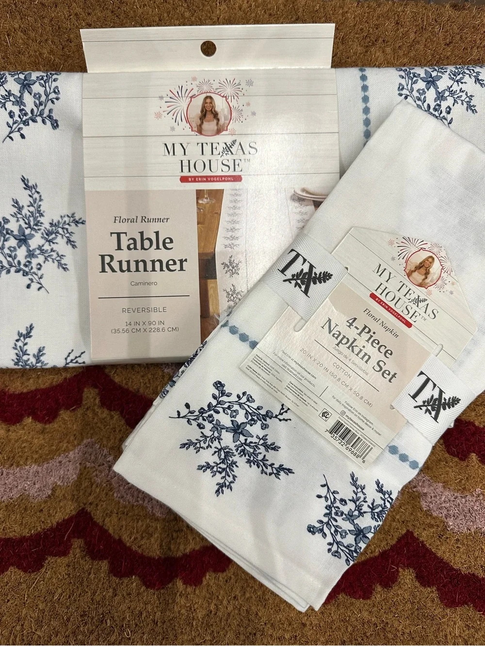 My Texas House White and Blue Floral Table Runner & 4-Piece Napkin Set